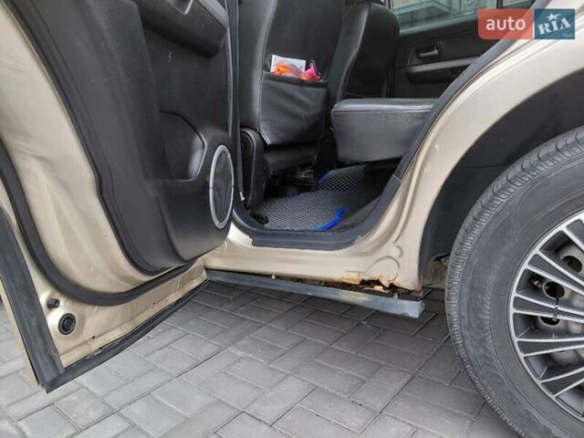 Бежевий Сузукі Гранд Вітара, об'ємом двигуна 2 л та пробігом 308 тис. км за 7000 $, фото 6 на Automoto.ua
