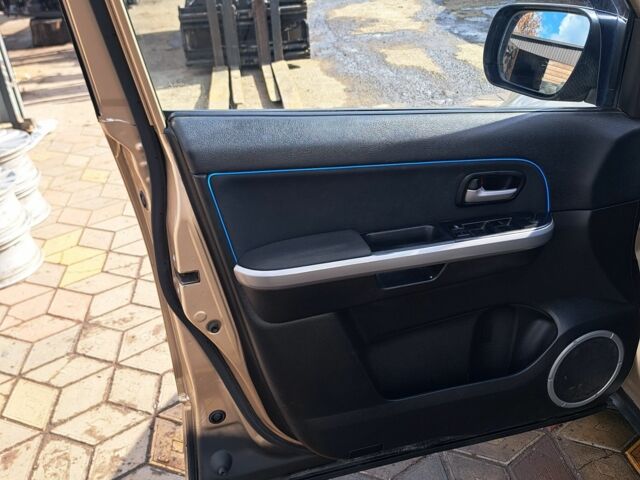 Бежевый Сузуки Гранд Витара, объемом двигателя 0 л и пробегом 300 тыс. км за 3450 $, фото 9 на Automoto.ua