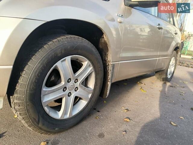 Бежевый Сузуки Гранд Витара, объемом двигателя 2 л и пробегом 110 тыс. км за 7500 $, фото 5 на Automoto.ua