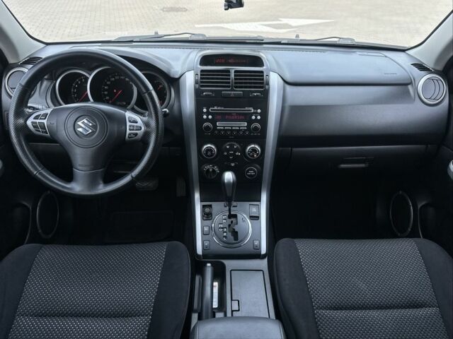 Бежевый Сузуки Гранд Витара, объемом двигателя 2 л и пробегом 242 тыс. км за 7500 $, фото 2 на Automoto.ua