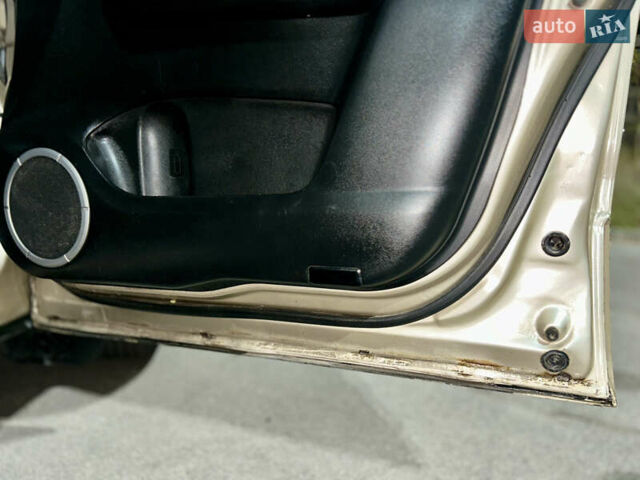Бежевый Сузуки Гранд Витара, объемом двигателя 2 л и пробегом 236 тыс. км за 6500 $, фото 12 на Automoto.ua