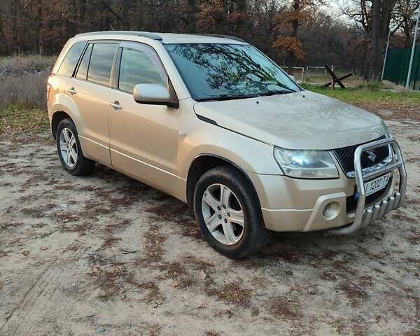 Бежевий Сузукі Гранд Вітара, об'ємом двигуна 2 л та пробігом 245 тис. км за 6000 $, фото 4 на Automoto.ua