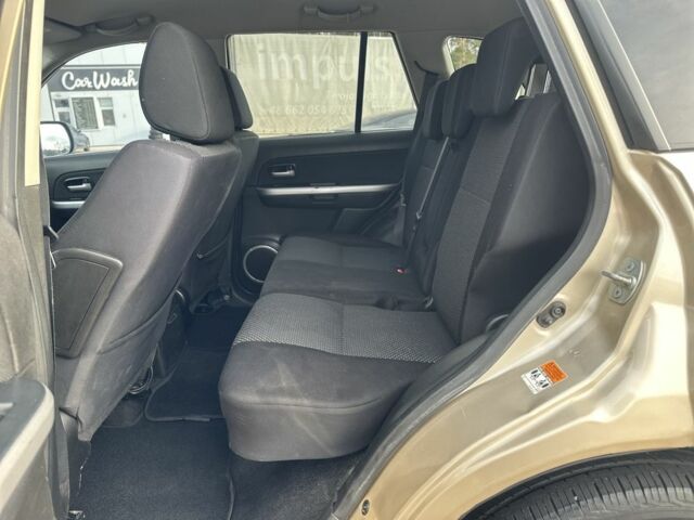 Бежевый Сузуки Гранд Витара, объемом двигателя 2 л и пробегом 242 тыс. км за 7500 $, фото 18 на Automoto.ua