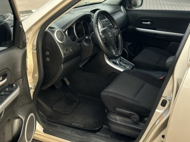 Бежевый Сузуки Гранд Витара, объемом двигателя 2 л и пробегом 242 тыс. км за 7500 $, фото 17 на Automoto.ua