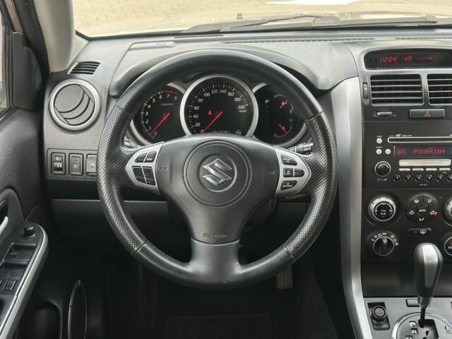 Бежевый Сузуки Гранд Витара, объемом двигателя 2 л и пробегом 242 тыс. км за 7500 $, фото 3 на Automoto.ua