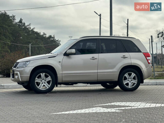 Бежевый Сузуки Гранд Витара, объемом двигателя 2 л и пробегом 242 тыс. км за 7500 $, фото 7 на Automoto.ua
