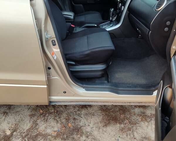 Бежевий Сузукі Гранд Вітара, об'ємом двигуна 2 л та пробігом 245 тис. км за 6000 $, фото 5 на Automoto.ua
