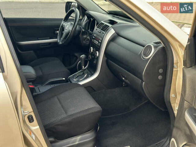 Бежевый Сузуки Гранд Витара, объемом двигателя 2 л и пробегом 242 тыс. км за 7500 $, фото 34 на Automoto.ua
