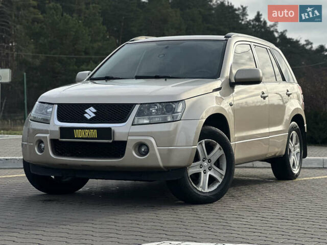 Бежевый Сузуки Гранд Витара, объемом двигателя 2 л и пробегом 242 тыс. км за 7500 $, фото 1 на Automoto.ua