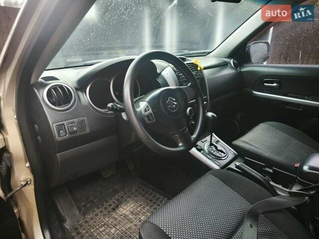 Бежевый Сузуки Гранд Витара, объемом двигателя 2 л и пробегом 250 тыс. км за 6500 $, фото 5 на Automoto.ua