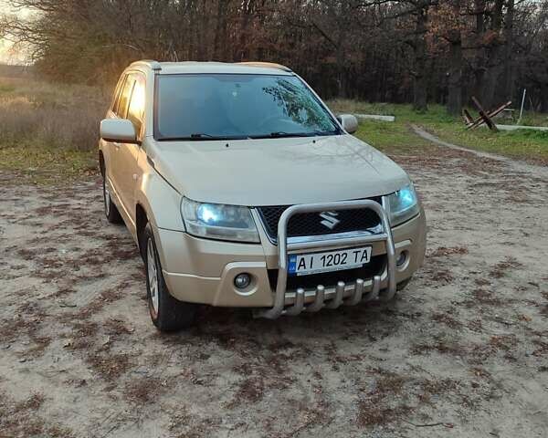 Бежевий Сузукі Гранд Вітара, об'ємом двигуна 2 л та пробігом 245 тис. км за 6000 $, фото 8 на Automoto.ua