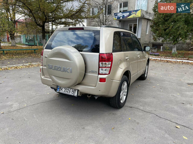 Бежевий Сузукі Гранд Вітара, об'ємом двигуна 2 л та пробігом 302 тис. км за 5300 $, фото 3 на Automoto.ua