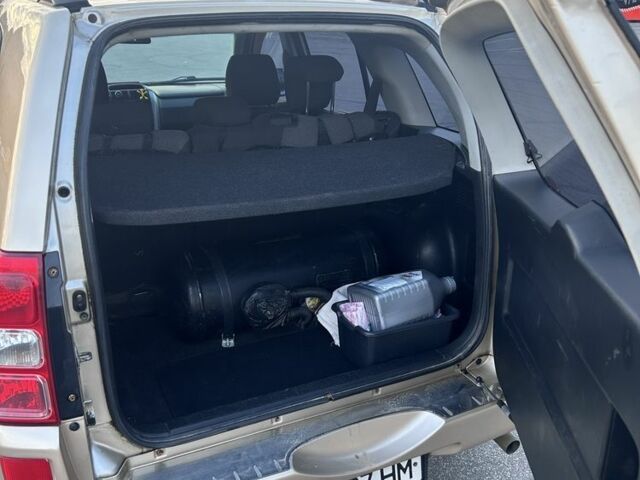 Бежевый Сузуки Гранд Витара, объемом двигателя 2 л и пробегом 255 тыс. км за 6000 $, фото 4 на Automoto.ua