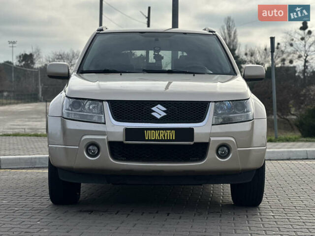 Бежевый Сузуки Гранд Витара, объемом двигателя 2 л и пробегом 242 тыс. км за 7500 $, фото 2 на Automoto.ua