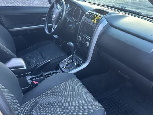 Бежевый Сузуки Гранд Витара, объемом двигателя 2 л и пробегом 255 тыс. км за 6000 $, фото 7 на Automoto.ua