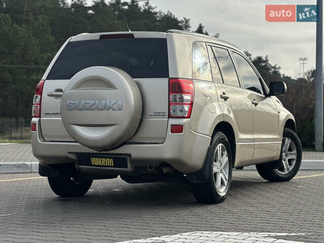 Бежевый Сузуки Гранд Витара, объемом двигателя 2 л и пробегом 242 тыс. км за 7500 $, фото 17 на Automoto.ua