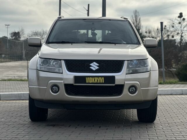 Бежевый Сузуки Гранд Витара, объемом двигателя 2 л и пробегом 242 тыс. км за 7500 $, фото 1 на Automoto.ua