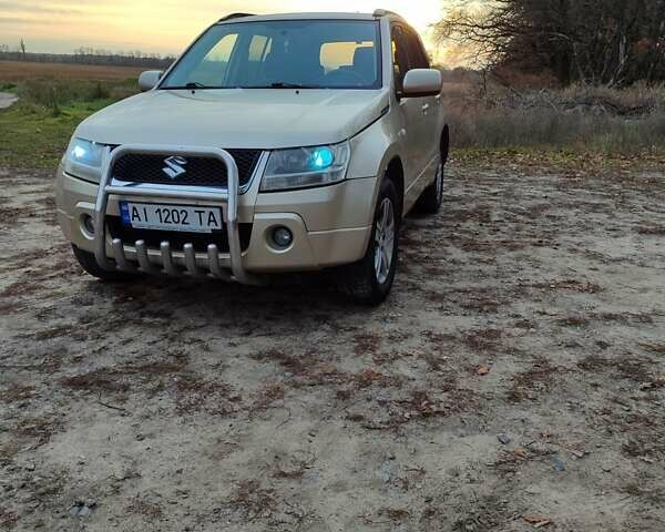 Бежевий Сузукі Гранд Вітара, об'ємом двигуна 2 л та пробігом 245 тис. км за 6000 $, фото 7 на Automoto.ua