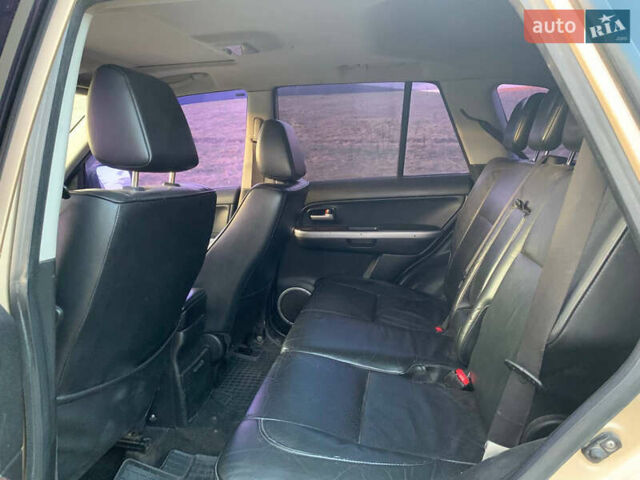 Бежевый Сузуки Гранд Витара, объемом двигателя 2 л и пробегом 262 тыс. км за 7000 $, фото 3 на Automoto.ua
