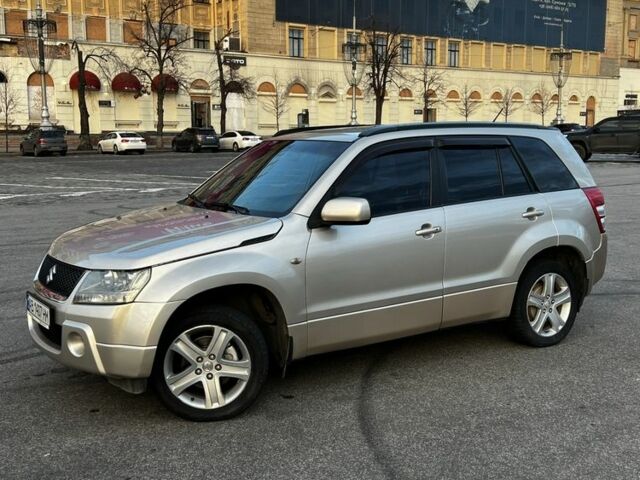 Бежевый Сузуки Гранд Витара, объемом двигателя 2 л и пробегом 255 тыс. км за 6000 $, фото 2 на Automoto.ua