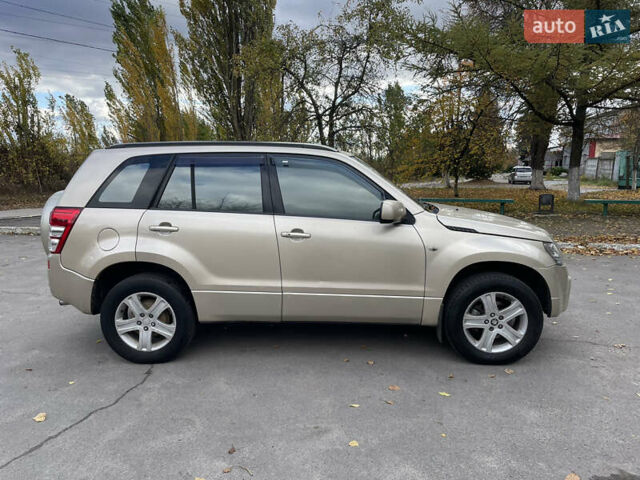 Бежевий Сузукі Гранд Вітара, об'ємом двигуна 2 л та пробігом 302 тис. км за 5300 $, фото 7 на Automoto.ua