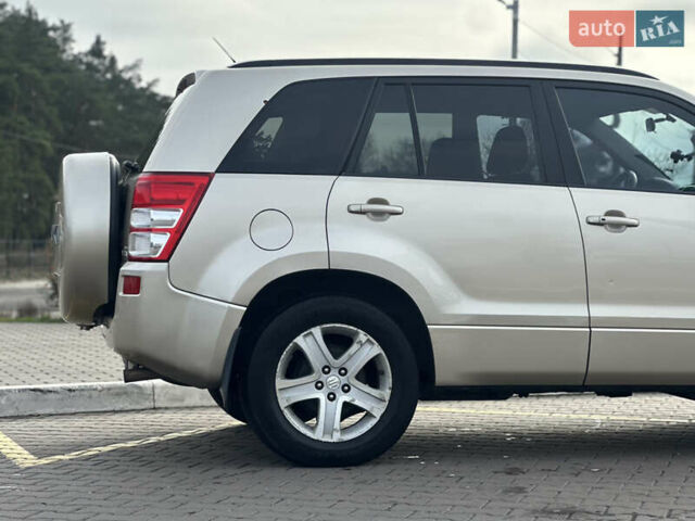 Бежевый Сузуки Гранд Витара, объемом двигателя 2 л и пробегом 242 тыс. км за 7500 $, фото 11 на Automoto.ua