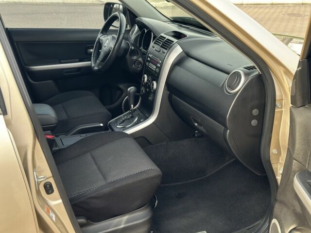 Бежевый Сузуки Гранд Витара, объемом двигателя 2 л и пробегом 242 тыс. км за 7500 $, фото 20 на Automoto.ua