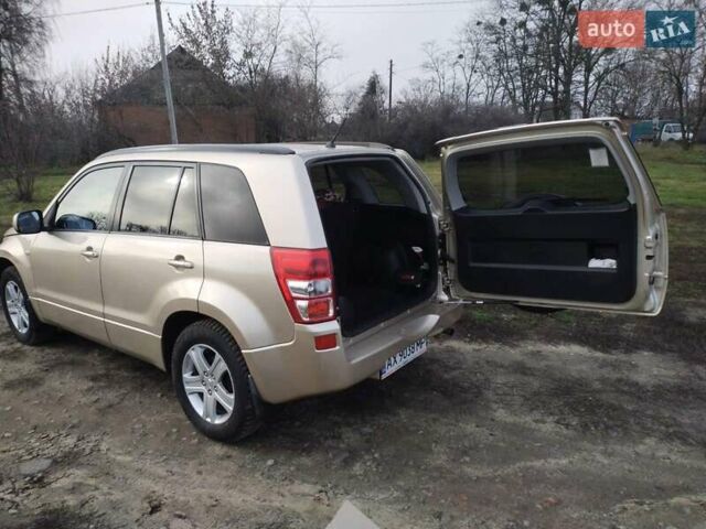 Бежевий Сузукі Гранд Вітара, об'ємом двигуна 2 л та пробігом 194 тис. км за 9000 $, фото 1 на Automoto.ua