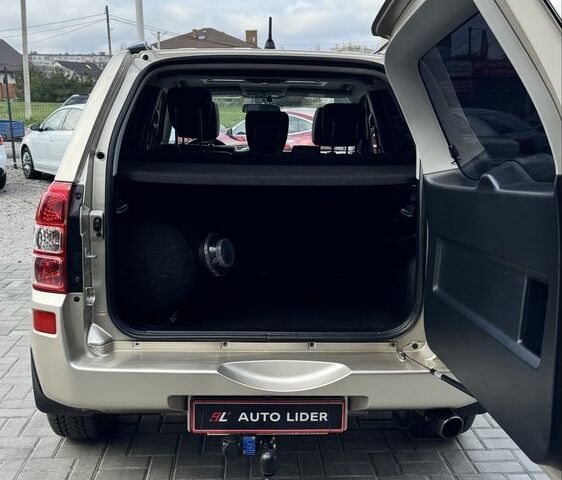 Бежевый Сузуки Гранд Витара, объемом двигателя 2.4 л и пробегом 126 тыс. км за 9900 $, фото 5 на Automoto.ua