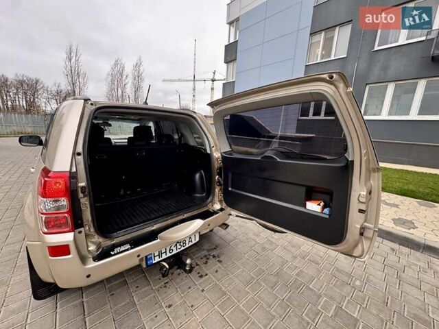 Бежевый Сузуки Гранд Витара, объемом двигателя 2.39 л и пробегом 230 тыс. км за 8999 $, фото 1 на Automoto.ua