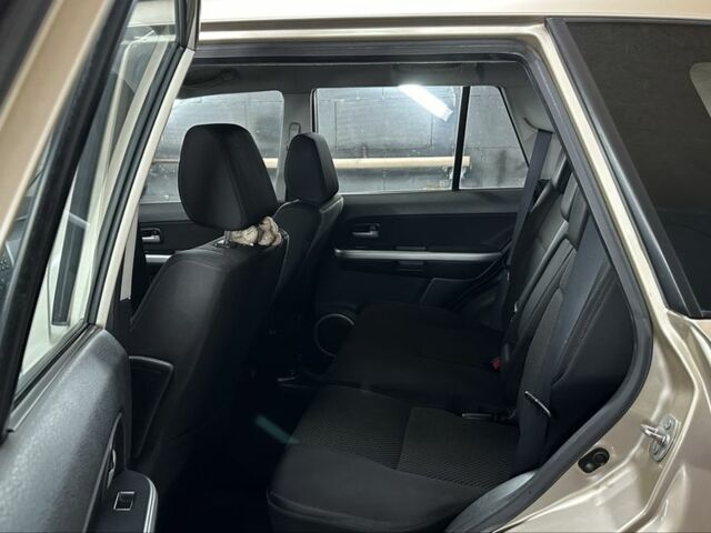 Бежевый Сузуки Гранд Витара, объемом двигателя 2.4 л и пробегом 208 тыс. км за 8899 $, фото 5 на Automoto.ua