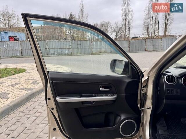 Бежевый Сузуки Гранд Витара, объемом двигателя 2.39 л и пробегом 230 тыс. км за 8999 $, фото 33 на Automoto.ua