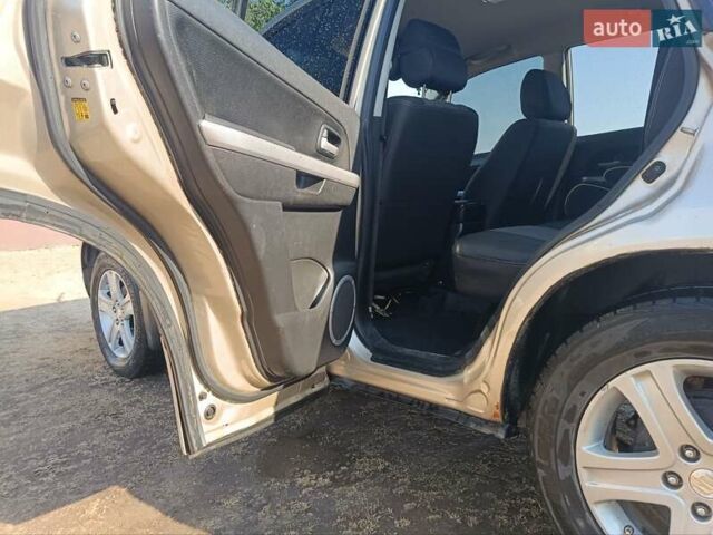 Бежевий Сузукі Гранд Вітара, об'ємом двигуна 2 л та пробігом 274 тис. км за 7900 $, фото 6 на Automoto.ua