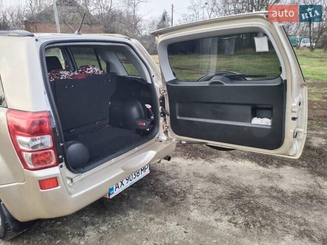 Бежевий Сузукі Гранд Вітара, об'ємом двигуна 2 л та пробігом 194 тис. км за 9000 $, фото 3 на Automoto.ua