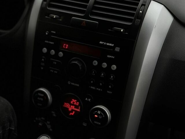 Бежевый Сузуки Гранд Витара, объемом двигателя 2.4 л и пробегом 208 тыс. км за 8899 $, фото 8 на Automoto.ua