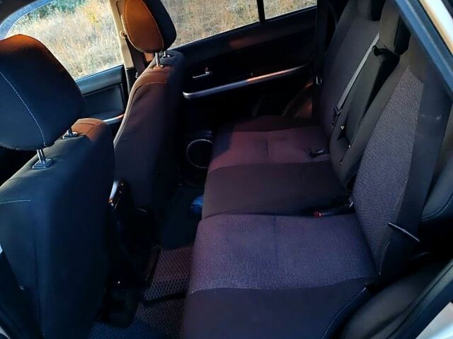 Бежевый Сузуки Гранд Витара, объемом двигателя 2 л и пробегом 216 тыс. км за 7800 $, фото 4 на Automoto.ua