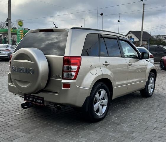 Бежевый Сузуки Гранд Витара, объемом двигателя 2.4 л и пробегом 126 тыс. км за 9900 $, фото 3 на Automoto.ua