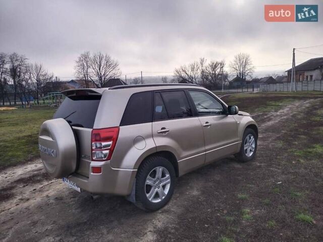 Бежевий Сузукі Гранд Вітара, об'ємом двигуна 2 л та пробігом 194 тис. км за 9000 $, фото 4 на Automoto.ua