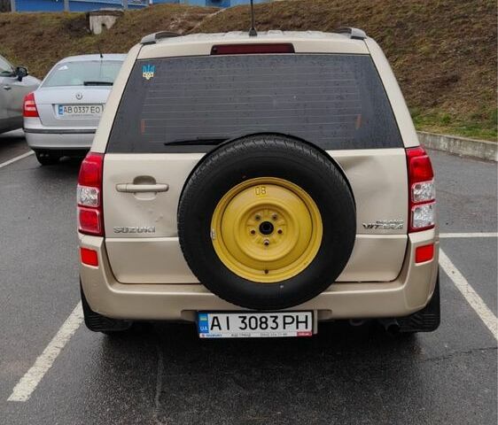 Бежевый Сузуки Гранд Витара, объемом двигателя 2.4 л и пробегом 186 тыс. км за 7550 $, фото 2 на Automoto.ua