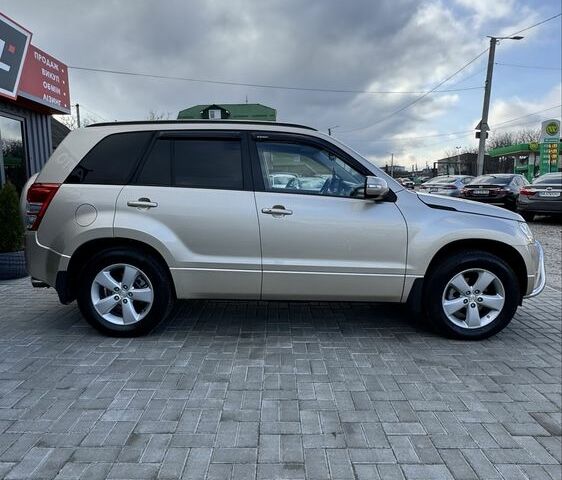 Бежевый Сузуки Гранд Витара, объемом двигателя 2.4 л и пробегом 126 тыс. км за 9900 $, фото 2 на Automoto.ua