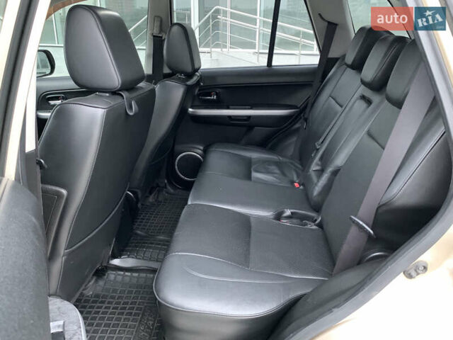 Сузуки Гранд Витара 2008 в Киеве на Automoto.ua Бежевый Сузуки Гранд Витара, объемом двигателя 3.2 л и пробегом 180 тыс. км за 6400 $, фото 5 на Automoto.ua