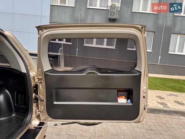 Бежевый Сузуки Гранд Витара, объемом двигателя 2.39 л и пробегом 230 тыс. км за 8999 $, фото 2 на Automoto.ua
