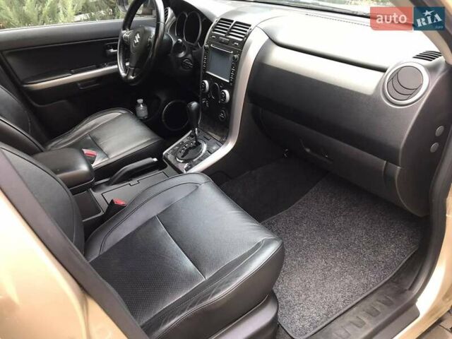 Бежевый Сузуки Гранд Витара, объемом двигателя 2.39 л и пробегом 170 тыс. км за 7800 $, фото 7 на Automoto.ua