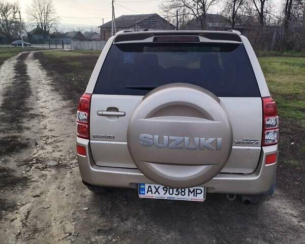 Бежевий Сузукі Гранд Вітара, об'ємом двигуна 2 л та пробігом 194 тис. км за 9000 $, фото 2 на Automoto.ua