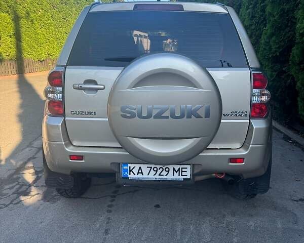 Бежевый Сузуки Гранд Витара, объемом двигателя 2.39 л и пробегом 138 тыс. км за 8000 $, фото 1 на Automoto.ua