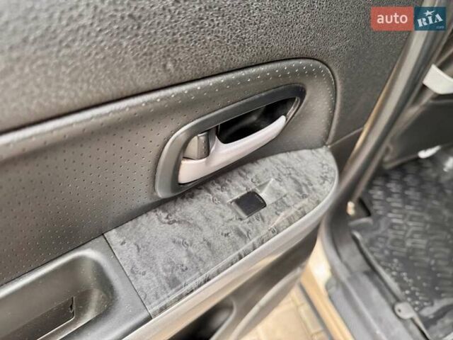 Бежевый Сузуки Гранд Витара, объемом двигателя 2.39 л и пробегом 230 тыс. км за 8999 $, фото 62 на Automoto.ua