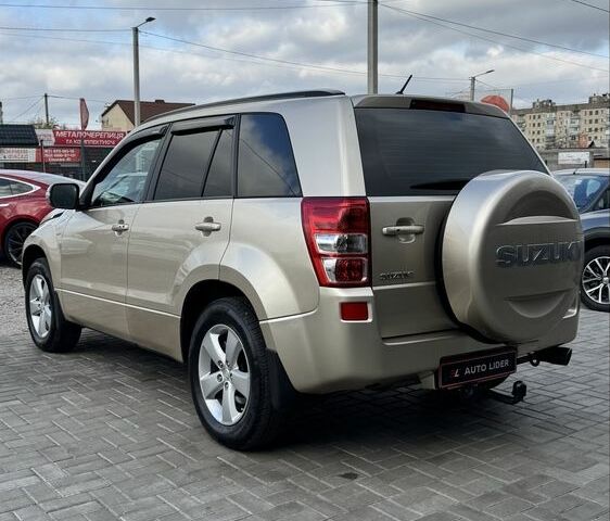 Бежевый Сузуки Гранд Витара, объемом двигателя 2.4 л и пробегом 126 тыс. км за 9900 $, фото 6 на Automoto.ua