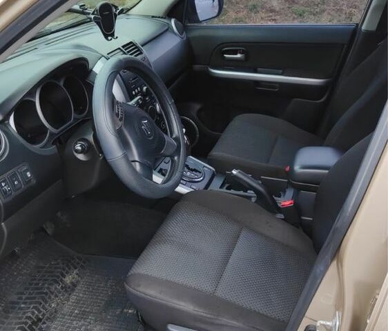 Бежевый Сузуки Гранд Витара, объемом двигателя 2.4 л и пробегом 186 тыс. км за 7550 $, фото 3 на Automoto.ua