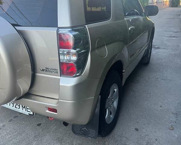 Бежевый Сузуки Гранд Витара, объемом двигателя 2.39 л и пробегом 138 тыс. км за 8000 $, фото 7 на Automoto.ua