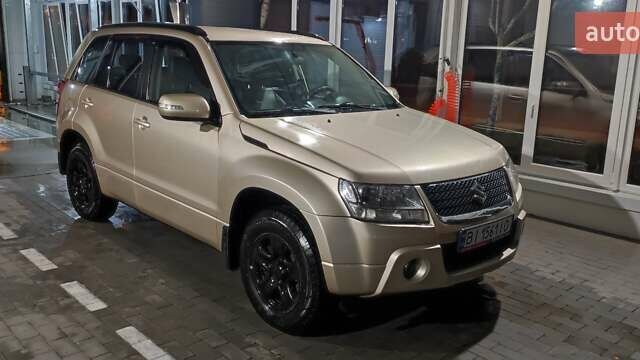 Бежевый Сузуки Гранд Витара, объемом двигателя 2 л и пробегом 238 тыс. км за 6500 $, фото 1 на Automoto.ua